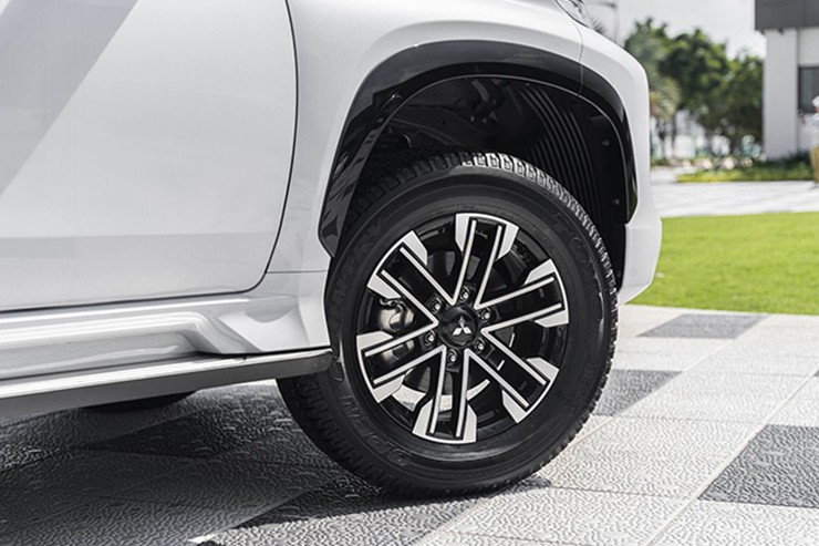 Giá xe Mitsubishi Pajero Sport tháng 8/2023, hỗ trợ 100% - 7