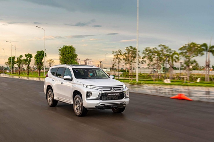 Giá xe Mitsubishi Pajero Sport tháng 8/2023, hỗ trợ 100% - 14